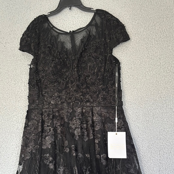 Mac Duggal Black Embellished Floral Cap Sleeve A Line Gown, Lace Maxi Dress NWT - Picture 6 of 17